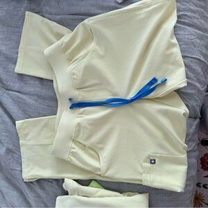 Figs Bright Yellow set